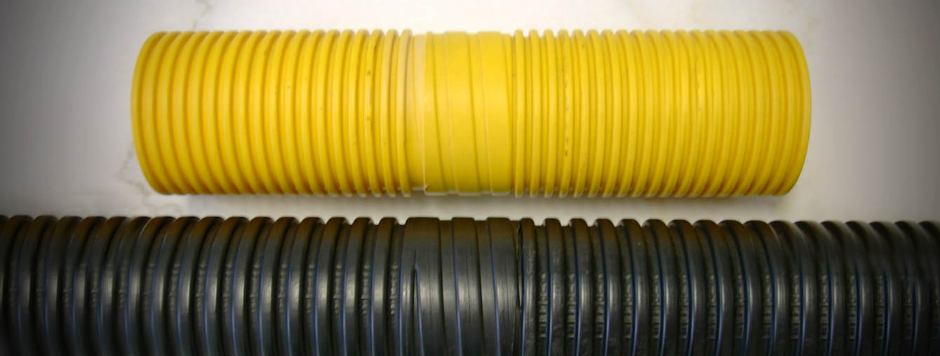 Circular corrugated PVC duct pipe with integrated screw coupler